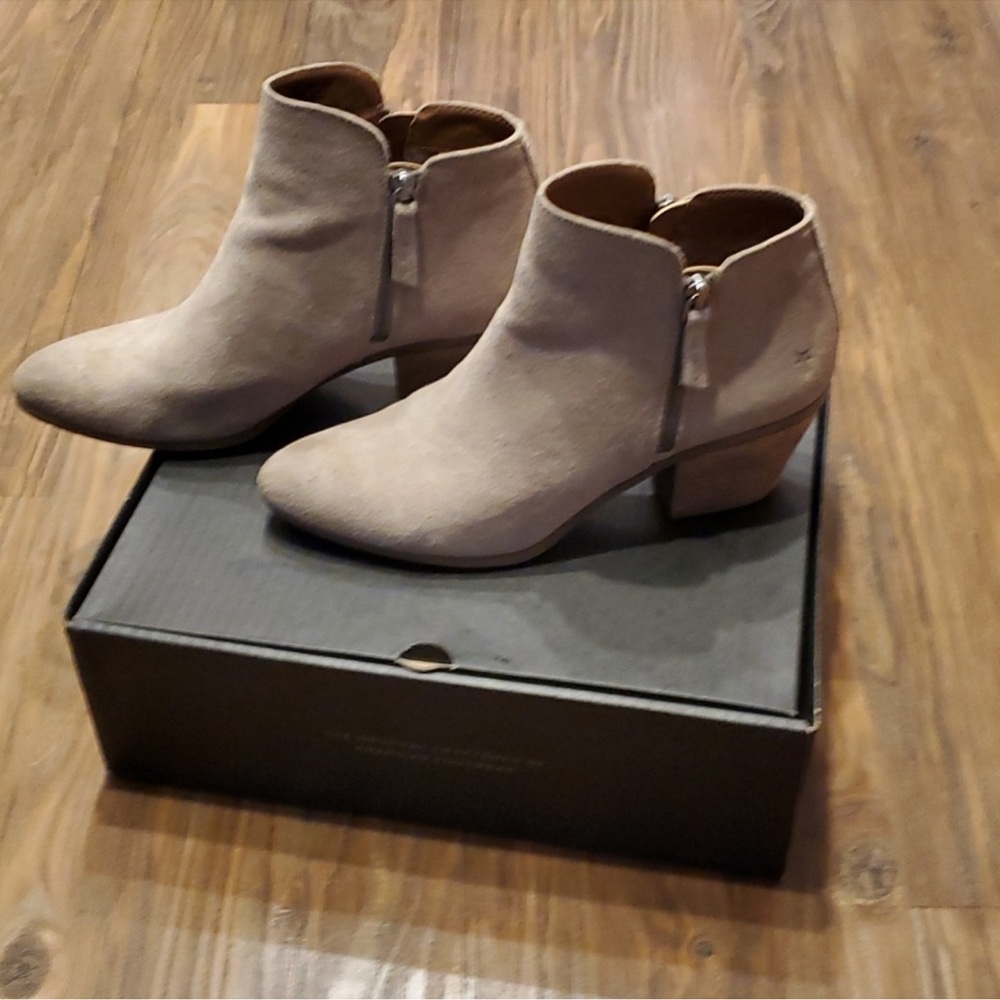 FRYE Judith Zip Bootie - Picture 3 of 7